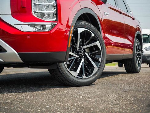 New 2025 Mitsubishi Outlander SE image 6