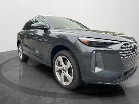 Used 2025 Audi Q5 Premium Plus w/ Premium Plus image 8