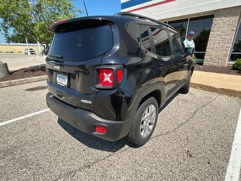 Used 2018 Jeep Renegade Latitude w/ Cold Weather Group AWD/4WD image 5