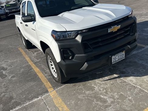 Used 2025 Chevrolet Colorado W/T w/ Advanced Trailering Package image 3