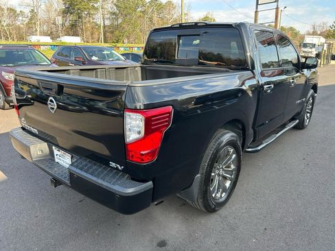 Used 2018 Nissan Titan SV w/ SV Convenience Package image 5