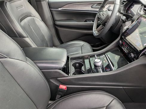 Used 2023 Jeep Grand Cherokee Overland image 37