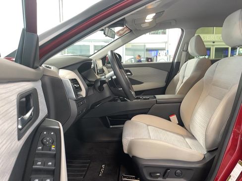 Used 2023 Nissan Rogue SV image 6