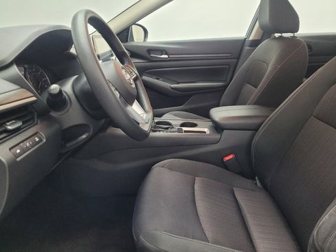 Used 2025 Nissan Altima 2.5 SV FWD image 17