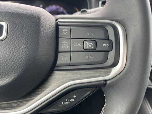 Used 2024 Jeep Wagoneer Series II w/ Flexible Seating Group image 32