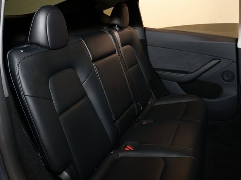 Used 2023 Tesla Model Y Long Range image 15