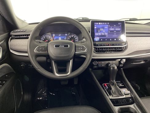 Used 2023 Jeep Compass Latitude AWD/4WD image 19
