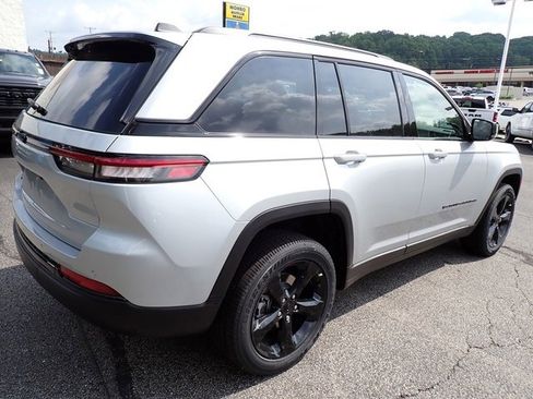 New 2025 Jeep Grand Cherokee Altitude image 7