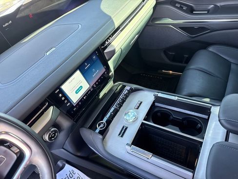 Certified 2025 Lincoln Navigator L Reserve w/ Jet Appearance Package image 18