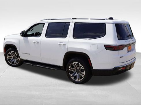 Used 2024 Jeep Wagoneer Series II w/ Flexible Seating Group image 8