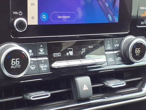 Used 2023 Toyota Highlander LE image 9