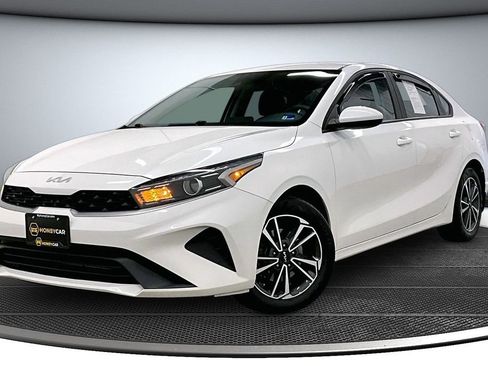 Used 2023 Kia Forte LXS image 3