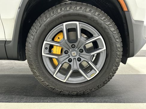 Used 2024 Rivian R1S Adventure AWD/4WD image 11