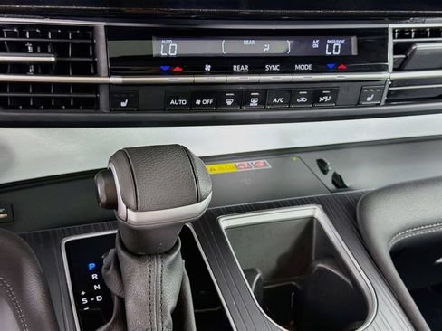 Used 2025 Toyota Sienna XLE FWD image 20