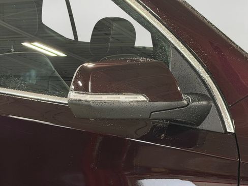 Used 2022 Chevrolet Traverse Premier FWD image 11