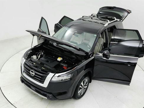 Used 2024 Nissan Pathfinder SL w/ Cargo Package FWD image 21
