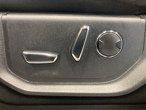 Used 2018 Ford F150 XLT w/ Equipment Group 302A Luxury AWD/4WD image 12