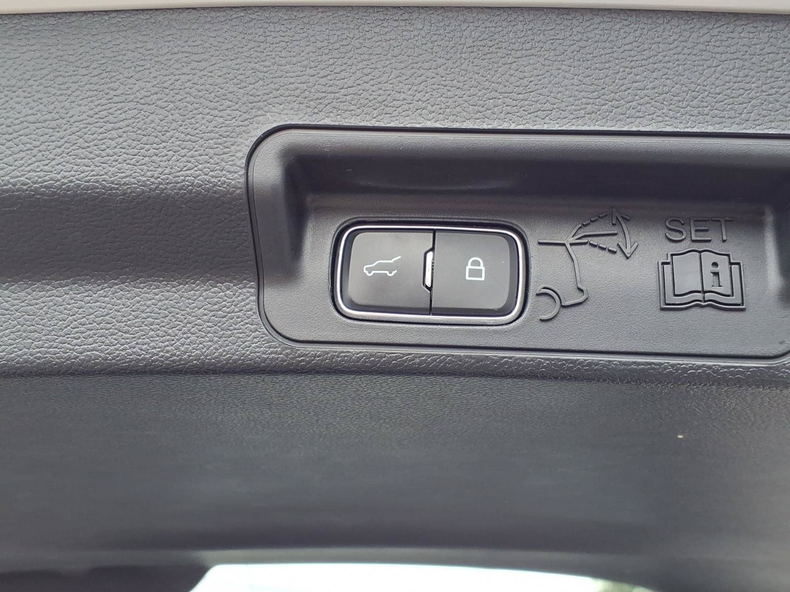 Used 2024 Ford Explorer XLT w/ Equipment Group 202A AWD/4WD image 14