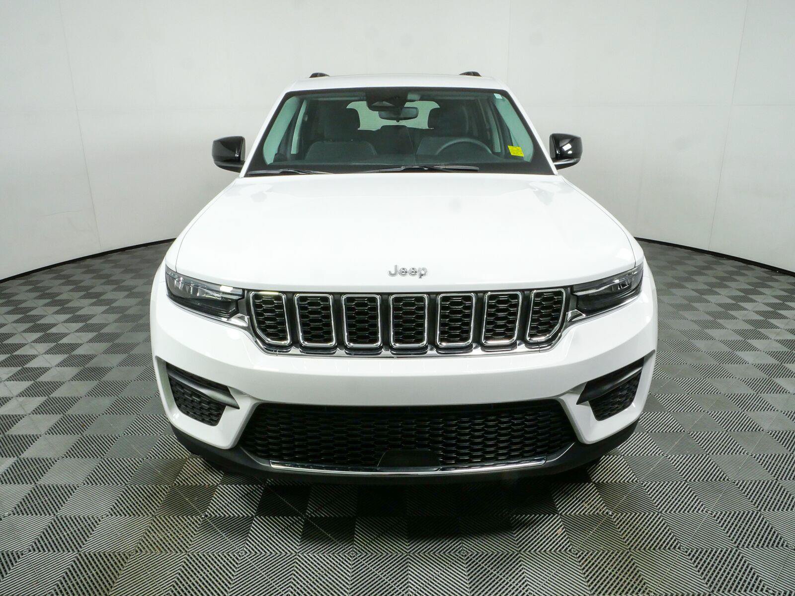 Used 2023 Jeep Grand Cherokee Laredo X AWD/4WD image 28
