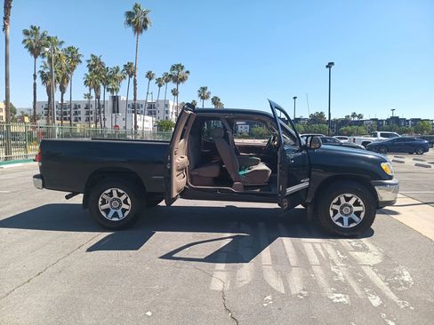 Used 2001 Toyota Tundra SR5 image 9
