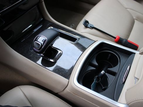 Used 2013 Chrysler 300 image 22