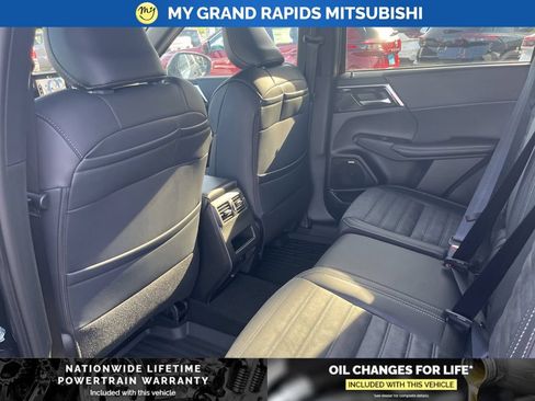 New 2026 Mitsubishi Outlander LE AWD/4WD image 20