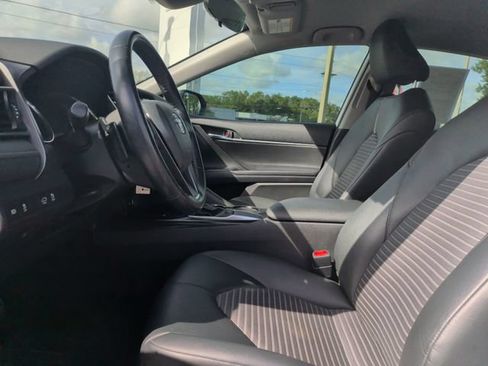 Used 2020 Toyota Camry SE FWD image 16