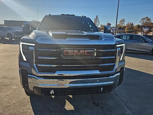 Used 2024 GMC Sierra 2500 SLT w/ SLT Premium Package image 4