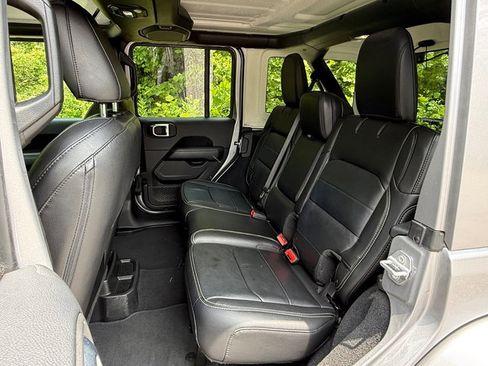 Used 2018 Jeep Wrangler Unlimited Sahara AWD/4WD image 14