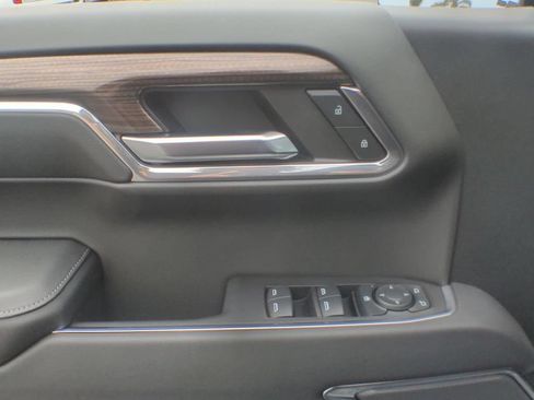 Used 2023 Chevrolet Silverado 1500 LT AWD/4WD image 23