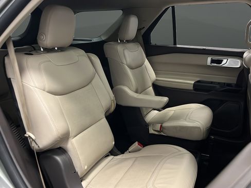 Used 2020 Ford Explorer Platinum w/ Premium Technology Package AWD/4WD image 26