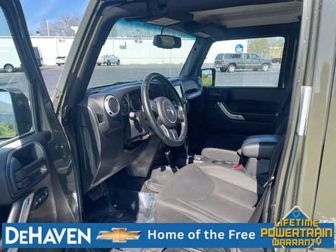 Used 2015 Jeep Wrangler Unlimited Sahara w/ Dual Top Group AWD/4WD image 11
