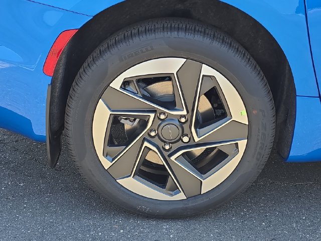 New 2027 Chrysler Pacifica Limited AWD/4WD image 6