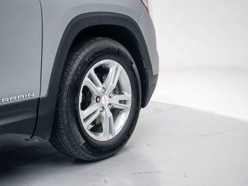 Used 2023 GMC Terrain SLE w/ Driver Convenience Package FWD image 9