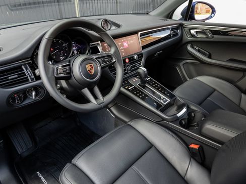 Certified 2026 Porsche Macan AWD/4WD image 4