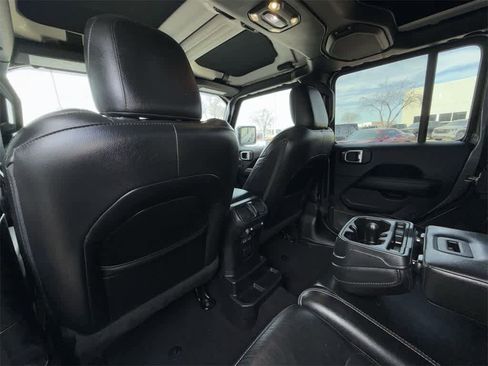 Used 2019 Jeep Wrangler Unlimited Sahara image 12