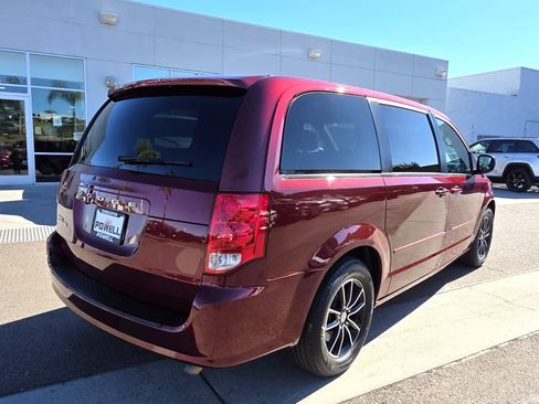 Used 2017 Dodge Grand Caravan SXT w/ Blacktop Package image 5
