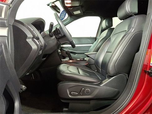 Used 2017 Ford Explorer XLT w/ Equipment Group 202A image 16