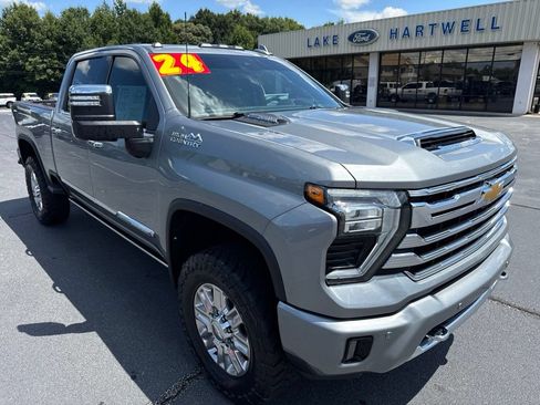 Used 2024 Chevrolet Silverado 2500 High Country w/ High Country Premium Package AWD/4WD image 1