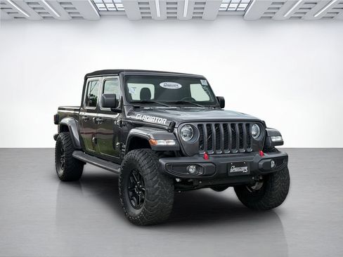 Used 2020 Jeep Gladiator Overland AWD/4WD image 2