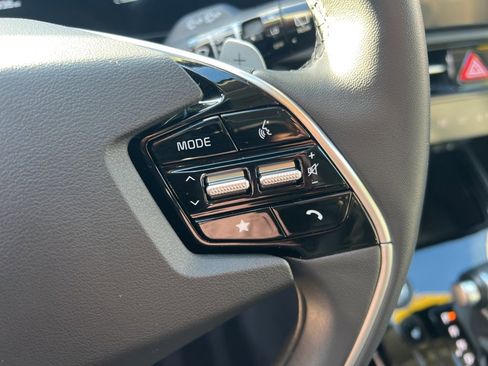 Certified 2024 Kia Niro EX image 14