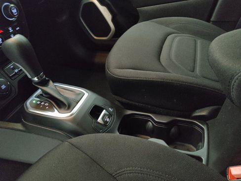 Used 2021 Jeep Renegade Latitude w/ Convenience Group image 26