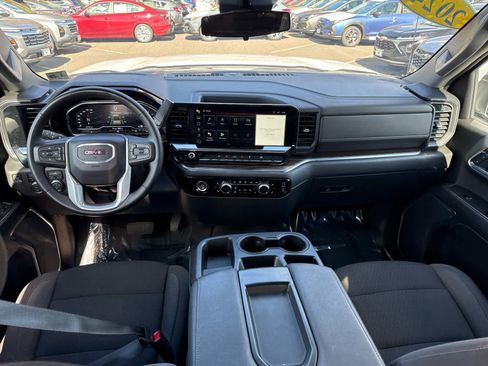 Used 2024 GMC Sierra 1500 Elevation image 13
