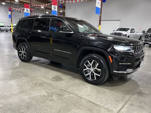 Used 2024 Jeep Grand Cherokee L Limited w/ Luxury Tech Group II image 7