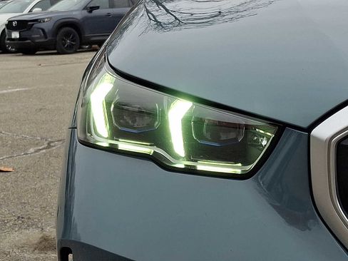 Used 2025 BMW i5 xDrive40 w/ Premium Package image 9