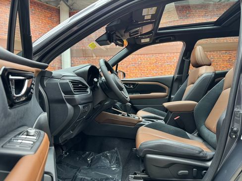 Used 2025 Subaru Forester Touring AWD/4WD image 25