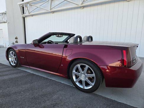 Used 2006 Cadillac XLR image 16