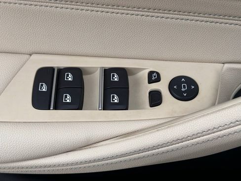 Used 2022 BMW 530i w/ Premium Package image 25