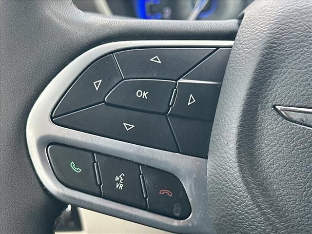 Used 2023 Chrysler Pacifica Touring-L AWD/4WD image 23