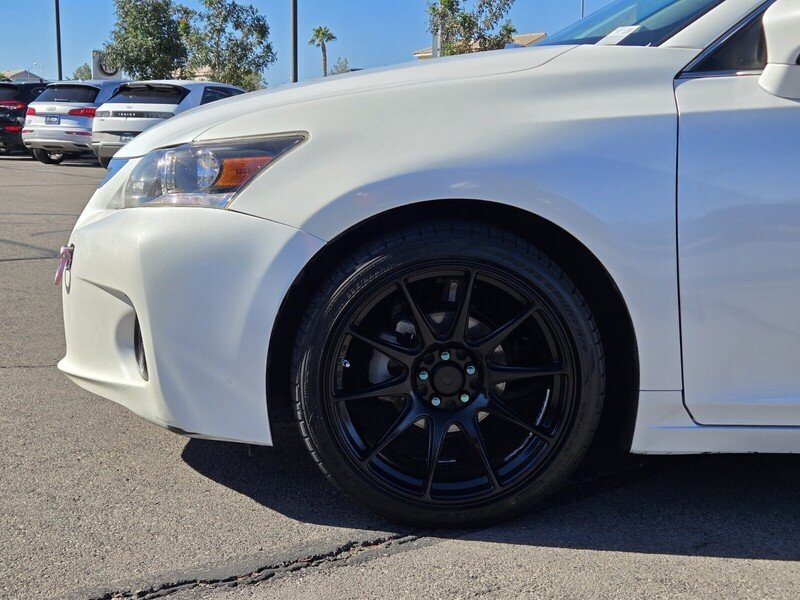 Used 2013 Lexus CT 200h w/ Premium Pkg w/Navigation FWD image 10